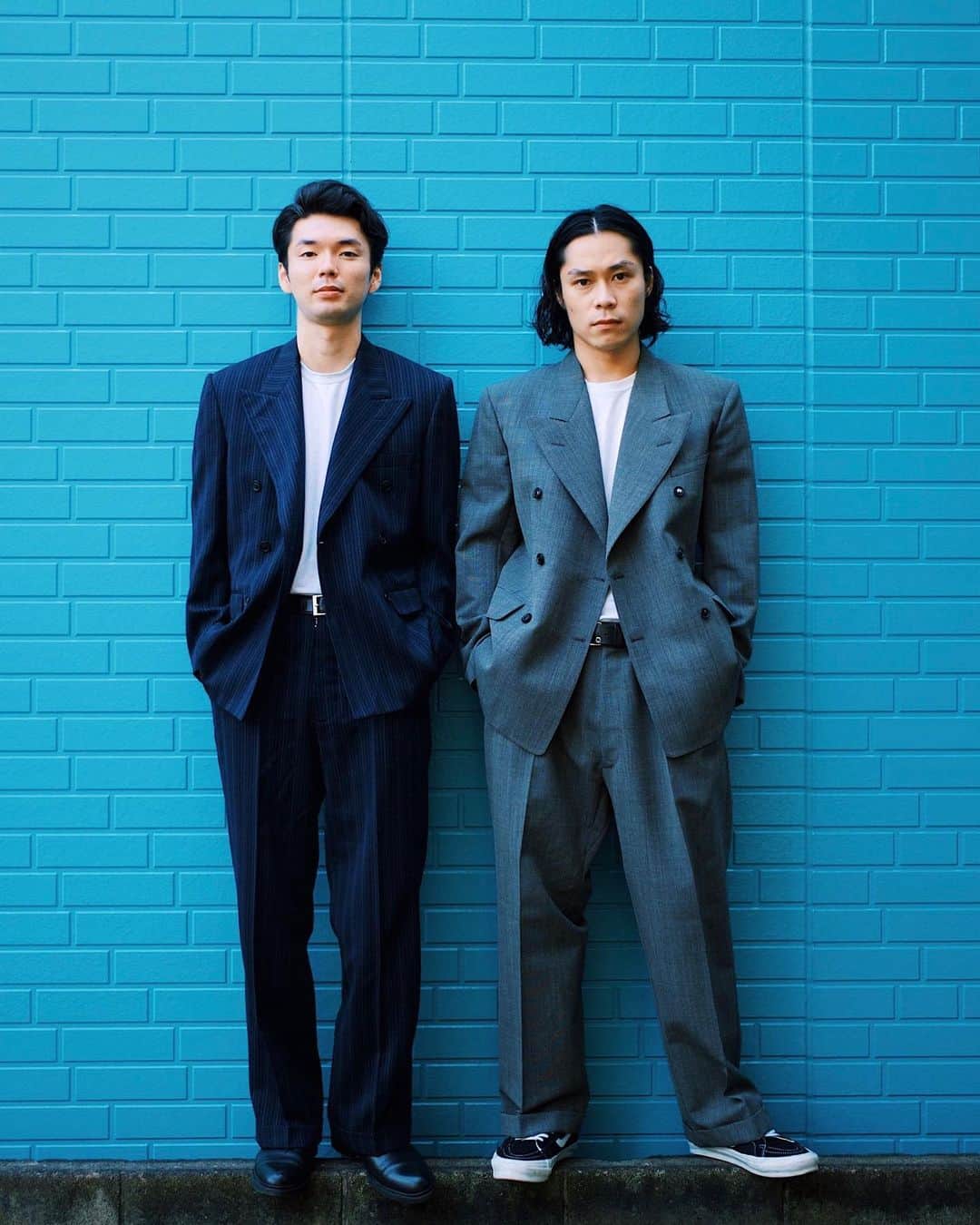 のインスタグラム：「with @go_akimoto  suits @maisonmargiela by @johngallianoofficial ﻿ photo @mishimataiki ﻿ ﻿ #maisonmargiela #margiela #suits #johngalliano #leicam10p #マルジェラ #スーツスタイル #リンクコーデ」
