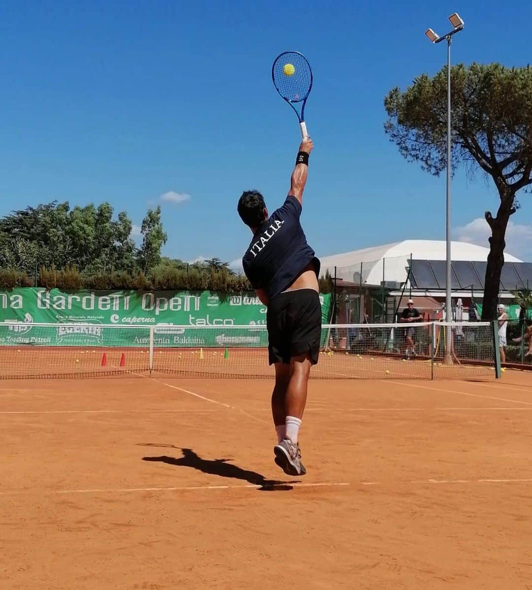 ファビオ・フォニーニのインスタグラム：「Ultimo allenamento della settimana✔️ Avrò colpito i 🎯🎯🎯?   #weekend 🇮🇹🤩」