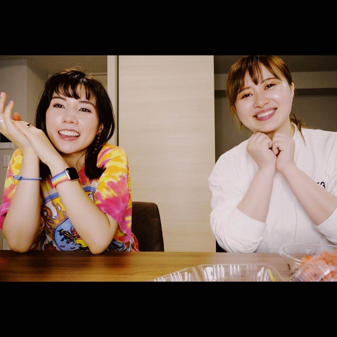 仲里依紗のインスタグラム：「大人気YouTuberのエミリンさまと初コラボさせてもろーた🥺❤️❤️❤️ エミリンチャンネルのファンだったから 人見知りだけどブイブイお話ししたー✌️💕 みてね😘❣️❣️ . . #エミリンチャンネル  #エミリン　さま #息子と同じ誕生日だった #あげ @emirin1004」
