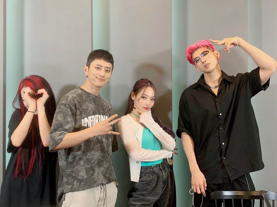 K.A.R.Dさんのインスタグラム写真 - (K.A.R.DInstagram)「[#KARD] 2020.08.29 영상통화 이벤트 종료🖤  #BM #JSEPH #SOMIN #JIWOO #카드 #비엠 #제이셉 #전소민 #전지우 #KARD_GUNSHOT🔫」8月29日 19時36分 - official_kard