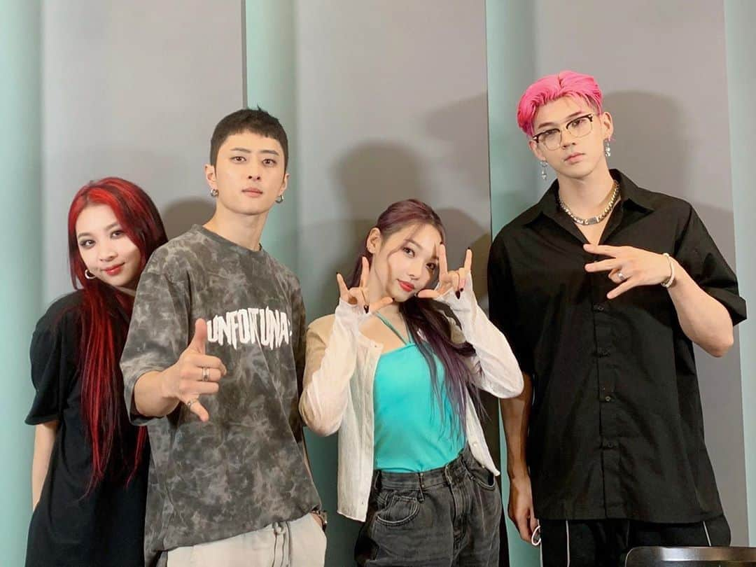 K.A.R.Dさんのインスタグラム写真 - (K.A.R.DInstagram)「[#KARD] 2020.08.29 영상통화 이벤트 종료🖤  #BM #JSEPH #SOMIN #JIWOO #카드 #비엠 #제이셉 #전소민 #전지우 #KARD_GUNSHOT🔫」8月29日 19時36分 - official_kard