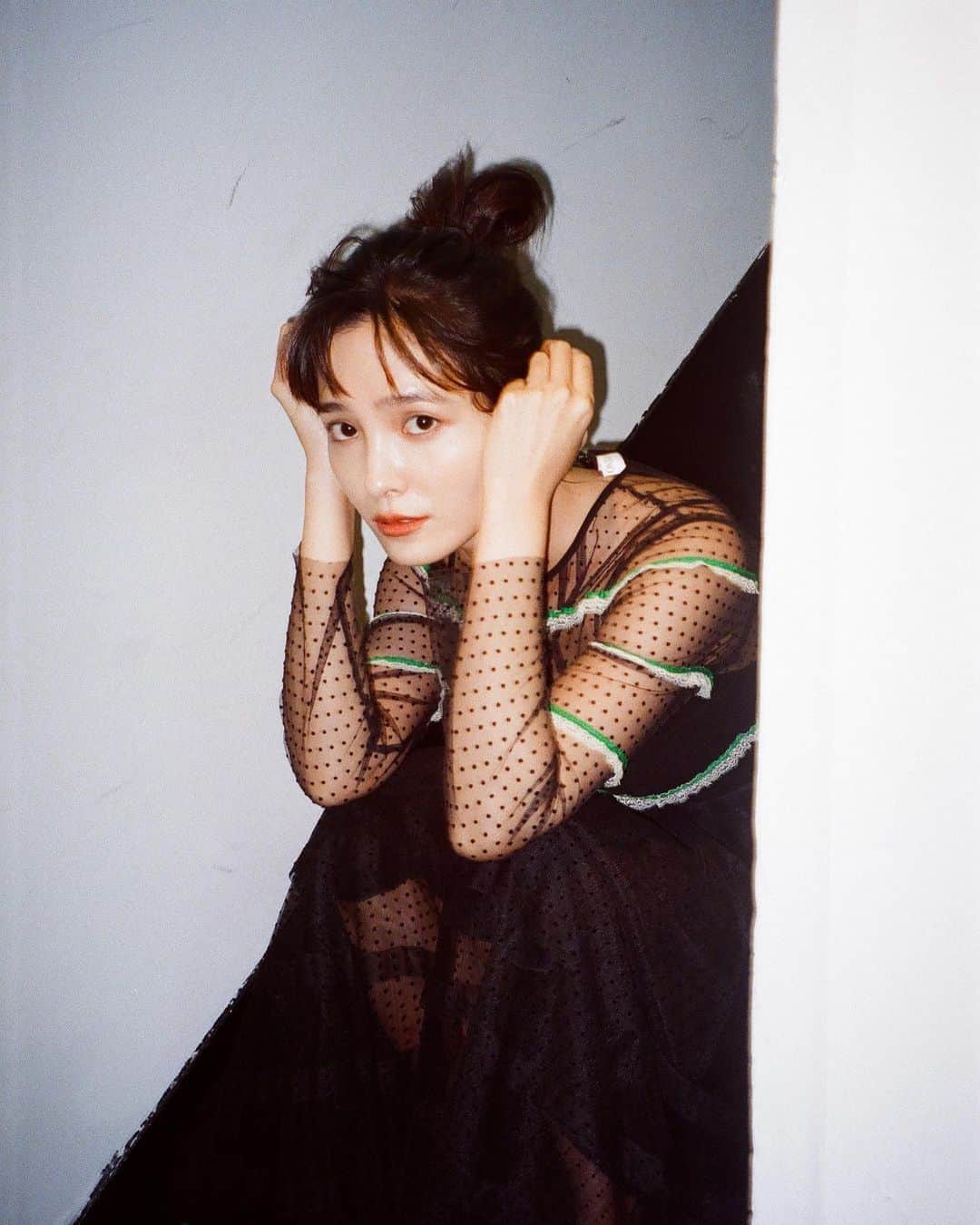 吳子霏（Ellen Wu）のインスタグラム：「🖤 @redvalentino #redvalentino」