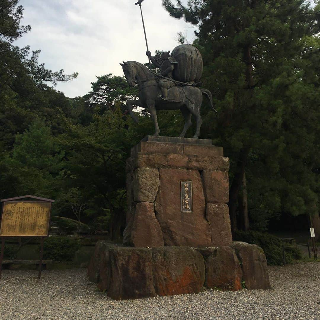 増山敬子さんのインスタグラム写真 - (増山敬子Instagram)「金沢では車移動もしてましたが、自転車での移動もしたの！ すっごく楽しかったよー！ 自転車って地元でしか乗らないもの！なんて認識だったけどこんなに旅先で自転車移動が楽しいなんて新しい発見で、そこから違う街でも自転車を借りるようになりました🚲 我が家は美術館から色んなところをみて金沢駅まで自転車移動を楽しみました💗特に子供達は、電動自転車に感動してました🥺✨✨ 二人を乗せて電動自転車をこいでた時期が懐かしいなぁぁ。」8月29日 19時57分 - keikomasuyama