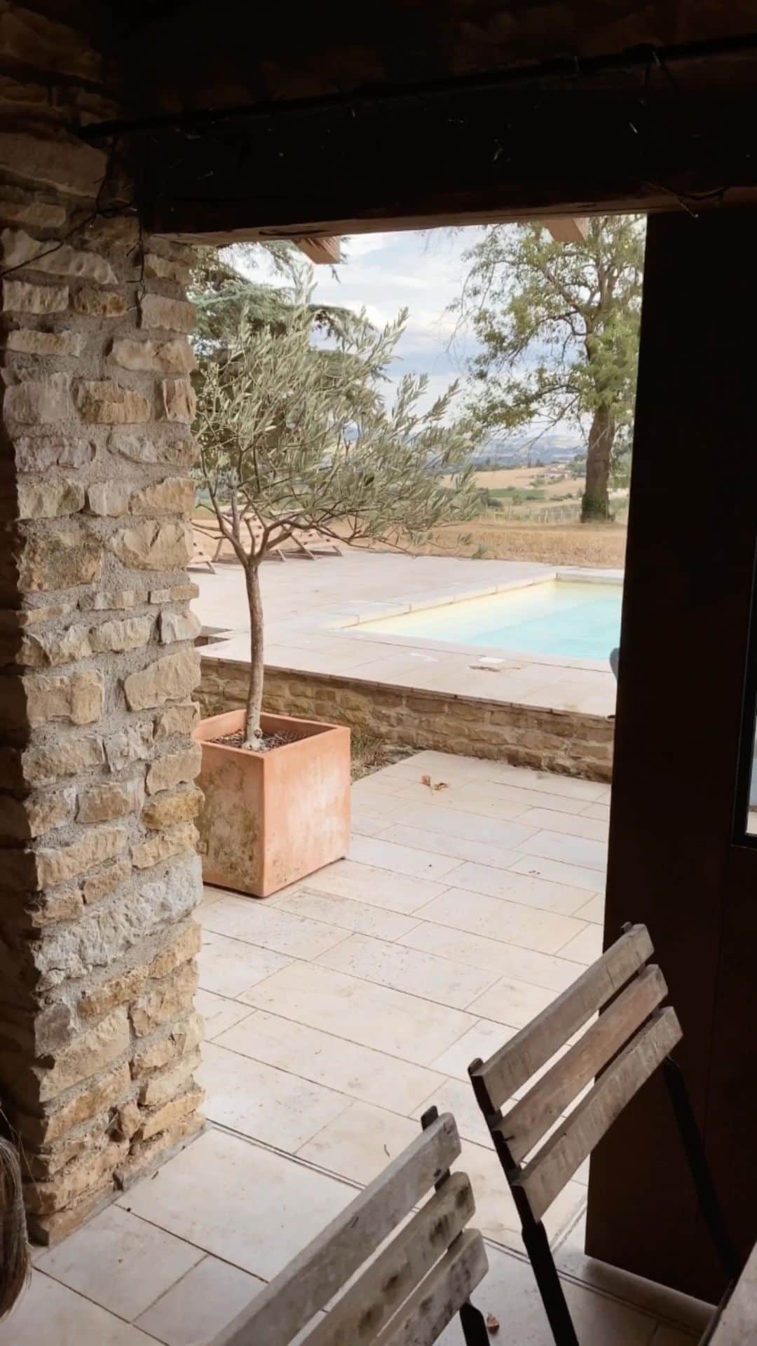 NICOLAS SIMOESのインスタグラム：「Our little paradise for the weekend ✨」