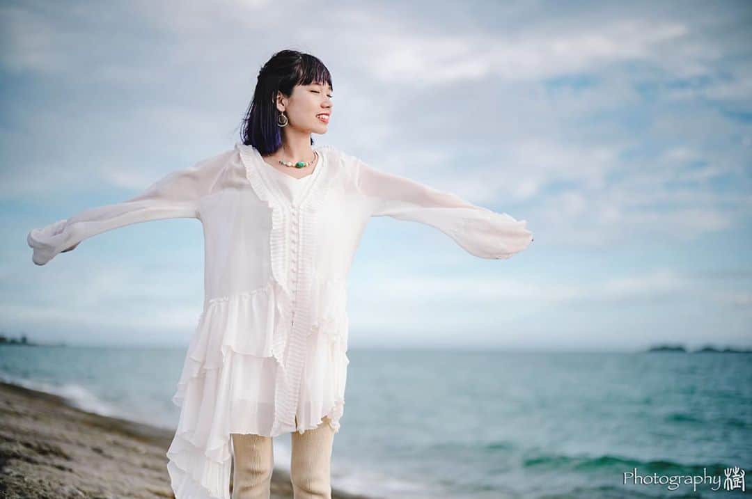 なみなみのインスタグラム：「♪ OKINAWAN BLUEの撮影の時に撮った写真 沖縄の海が恋しい…🌊  photo by @photography_itsuki」