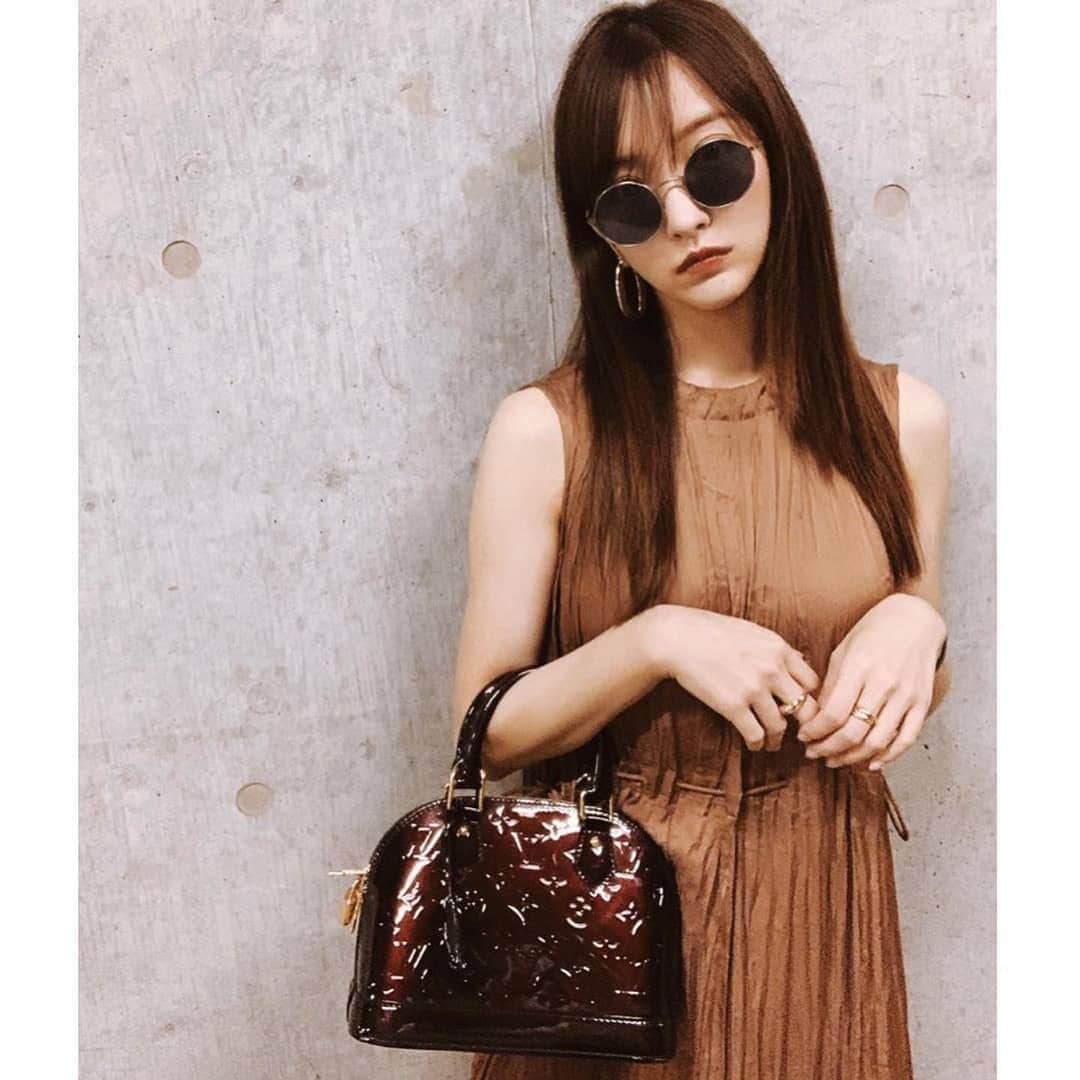 板野友美 ファンアカウントのインスタグラム：「Truly extraordinary stuff🥰 #ootdfashion  #style」