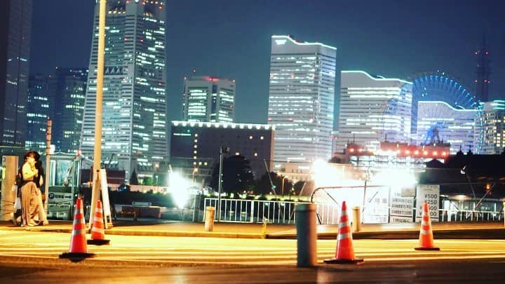 石田太志のインスタグラム：「Glow footbag in Yokohama. @stores.jp  ･ #footbag #taishiishida #freestyle #soccer #follow #worldchampion #performance #performer #instagramer #hackysack #night #yokohama #japan #illumination #video #promotion #pv」