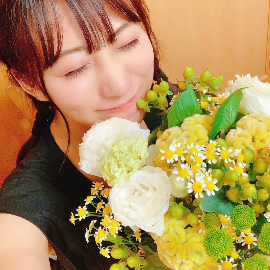坂本遥奈さんのインスタグラム写真 - (坂本遥奈Instagram)「8月29日デジタルシングル「SURVIVOR SURVIVOR /MAMA」配信リリースされました♪ たくさんの皆さんに届きます様に(^^)  最近いただいたお花がお家にあります♪お花好きだなぁ💐 #like#flower」8月29日 20時12分 - haruna_sakamoto_official