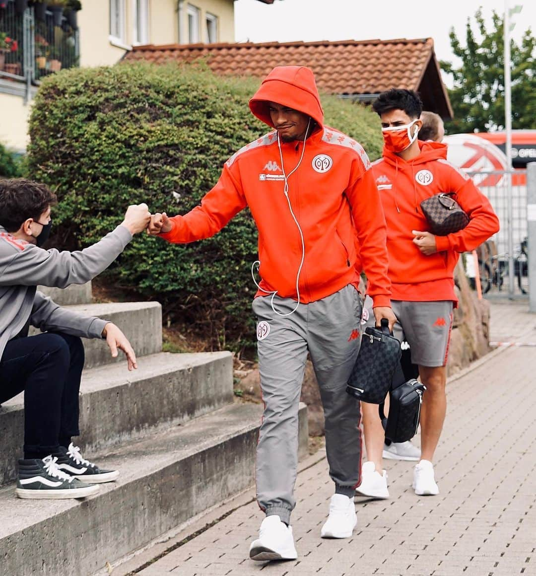 1.FSVマインツ05さんのインスタグラム写真 - (1.FSVマインツ05Instagram)「#Doubleheader in Zuzenhausen 👊⚽️ @tsghoffenheim 🆚 #Mainz05 Teil 1 heute auf #Facebook, Teil 2 (ab 15:30 Uhr) dann wieder auf #YouTube 📺 #Testspiel #Livestream #05ERtv #Preseason #Fußball #Bundesliga #Vorbereitung」8月29日 20時22分 - 1fsvmainz05