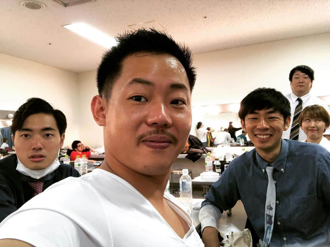 酒井尚のインスタグラム：「大宮ありがとうございますた。最の高ですた。  この画像でTwitterで1万いいねを目指し、現在3972いいね。  おこぼれ汁ご馳走さまです。  #トンツカタン #四千頭身 #ラランド #ザ・マミィ」