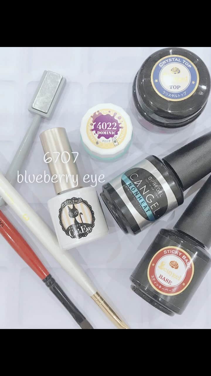 なかやまちえこのインスタグラム：「後ほどYouTubeにもupします。⠀ ⠀ ・magnetic nails きまぐれキャット ピグメント  ドミニク4022⠀ Cat’sEye ブルーベリーアイ6707⠀ ⠀ #nail #nails #nailart #ネイル #美甲 #ネイルアート  #japanesenailart #manucure #japanesenails #manicurist #gelnails #أظافر #네일아트 #미용 #vẽmóng #ngườiđẹp  #เพ้นท์เล็บ #искусствоногтя #artedeuñas #เพ้นท์เล็บเจล #ジェルネイルデザイン #ネイルデザイン #senikuku #nagelkunst #マグネットネイル #magneticnails @bettygel_official @pregelofficial @kimagure_cat_whim」