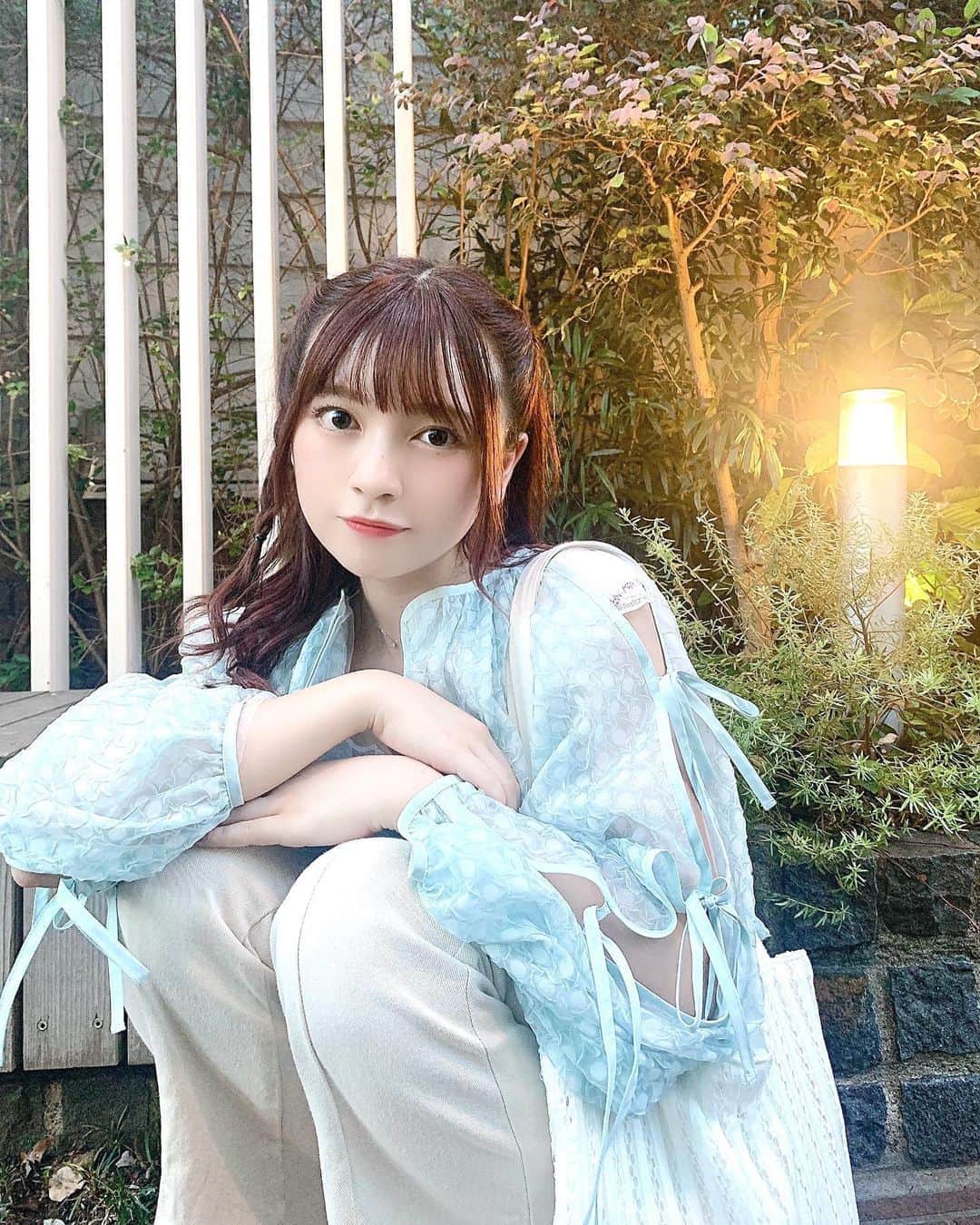 廣川奈々聖のインスタグラム：「水色 × ホワイトコーデ☁﻿ ﻿ 髪の毛はハーフツインして三つ編みしてる﻿〜 このアレンジ結構お気に入り ꪔ̤̮﻿ ﻿ ﻿ ﻿ #ななせのふく#お散歩#furfur#夏コーデ#夏ファッション#ヘアアレンジ#みつあみアレンジ#ツインテールアレンジ#今日のコーデ#パンツスタイル#todaysoutfit」