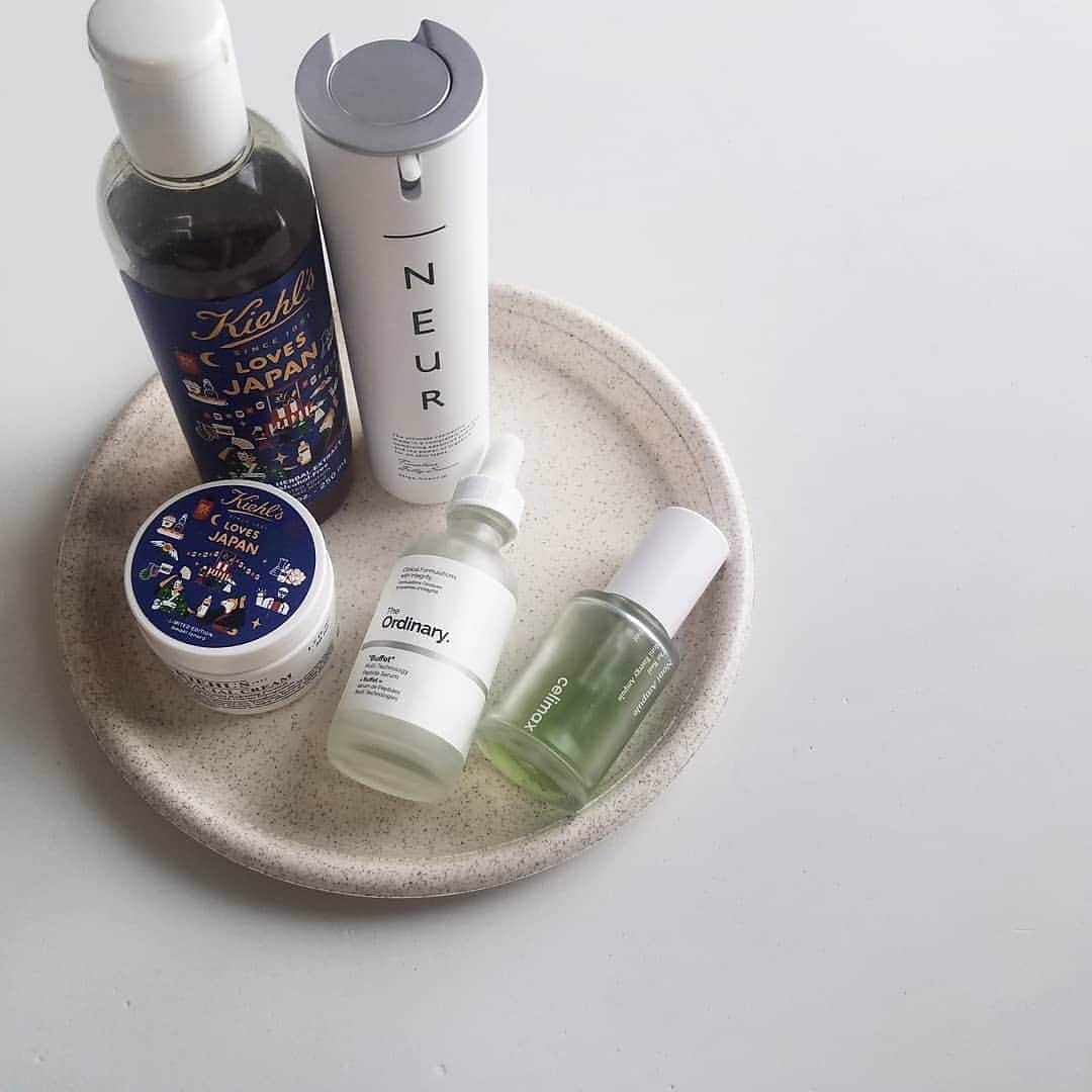 のインスタグラム：「*** ある日のスキンケア 使いきる前に何かしら開けたくなって色々同時進行するタイプの人間ですw アンダーノイルとジオーディナリーは何本もリピート中🌿  어느날피부관리 이것저것열어다양한사용유형  #_neur#kiehls#theordinary#celimax#skincare#serum#cosmetics#アンダーノイル#アンダーノイルのある暮らし#タイムレスジェリーセラム#キールズ#ジオーディナリー#ノニアンプル#美容液#スキンケア#保湿ケア#乾燥対策」