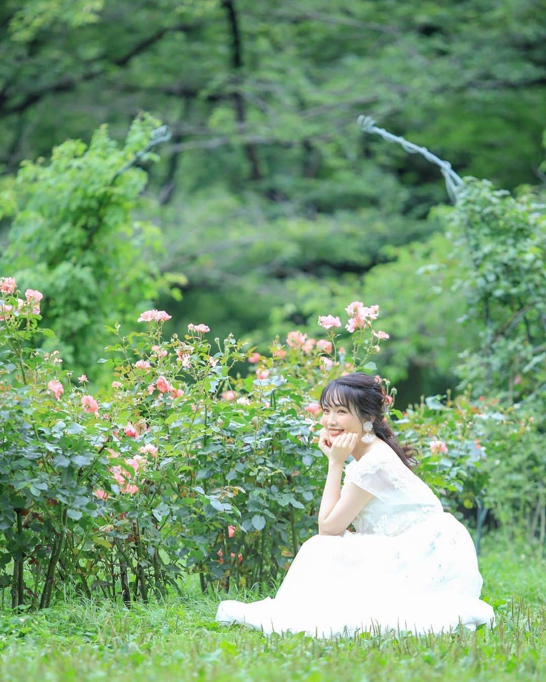 浅井麻里さんのインスタグラム写真 - (浅井麻里Instagram)「💐💐﻿ ﻿ Wedding model💐﻿ ﻿ 撮影データいただいて、﻿ とっても素敵なのたくさん嬉しい！﻿ ちょこちょこアップしていきます💕☺️﻿ ﻿ ﻿ クレール表参道👰撮影データシリーズ✨﻿ @claire.omotesando﻿ @clairebridalstudio﻿ ﻿ ﻿ #クレール表参道サロン#クレール表参道#claire#クレールブライダルスタジオ#みんなのウェディング#表参道#洋装前撮り#ウェディングドレス#プラコレ#Dressy花嫁#weddingmodel#wedding_mari﻿」8月29日 20時38分 - mari_asai_625