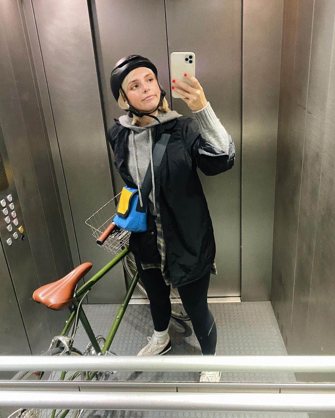 Estée Lalondeのインスタグラム：「K bye.」