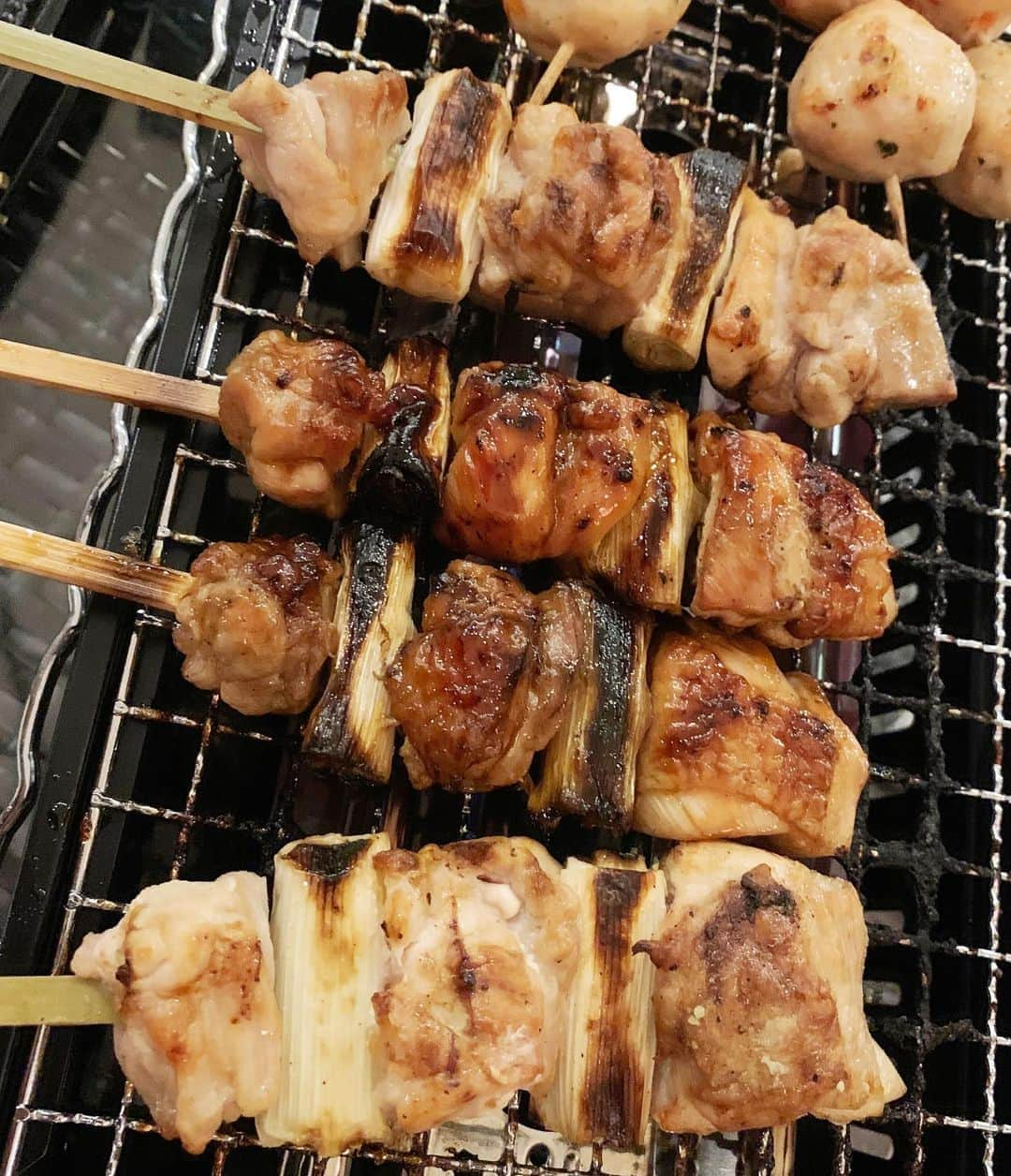 杉浦太陽さんのインスタグラム写真 - (杉浦太陽Instagram)「バルコニーで焼き鳥タイム^ - ^  外が気持ちいいねぇ！  @sugiurataiyou_official  #バルコニー #焼き鳥 #買ってきたもの #あたためるだけw #それでいいのさぁ #外が気持ちいい」8月29日 20時46分 - sugiurataiyou_official