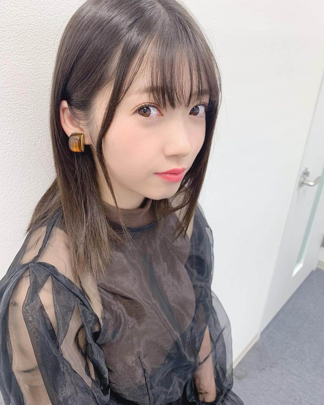 山岸理子のインスタグラム：「* 他撮りと自撮り、  Hello! Project 2020 Summer COVERS 〜The Ballad〜 in名古屋 ありがとうございました☺︎ また会いましょ🤍  さて、ご飯食べよー🍴  ・ ・ ・ ・ #tsubaki_factory #山岸理子 #ハロコン #夏 #2020 #ありがとう #今日のご飯 #サイコロステーキ #自撮り #他撮り #どっちが好き❓」