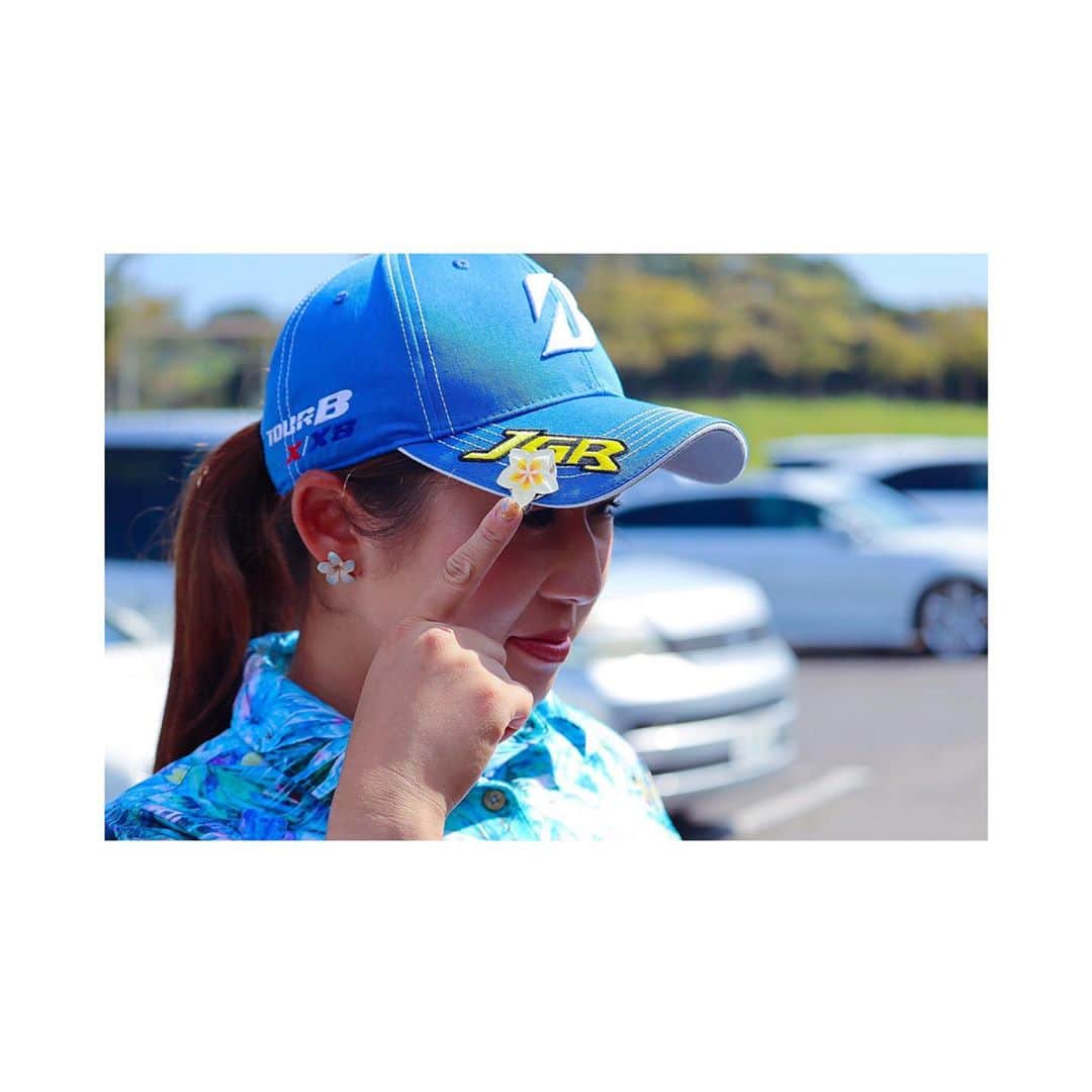 照山亜寿美のインスタグラム：「私の大好きなプルメリアを綾田紘子さんにオーダーでつくっていただきました❤️ プルメリアのマークがずっと欲しかったので本当に嬉しいです🥺❣️  紘子さんありがとうございます🙇‍♀️🌟  @hrkgolf.official  みなさんもぜひ❤︎  #hrkgolf #オーダー #ゴルフマーカー」