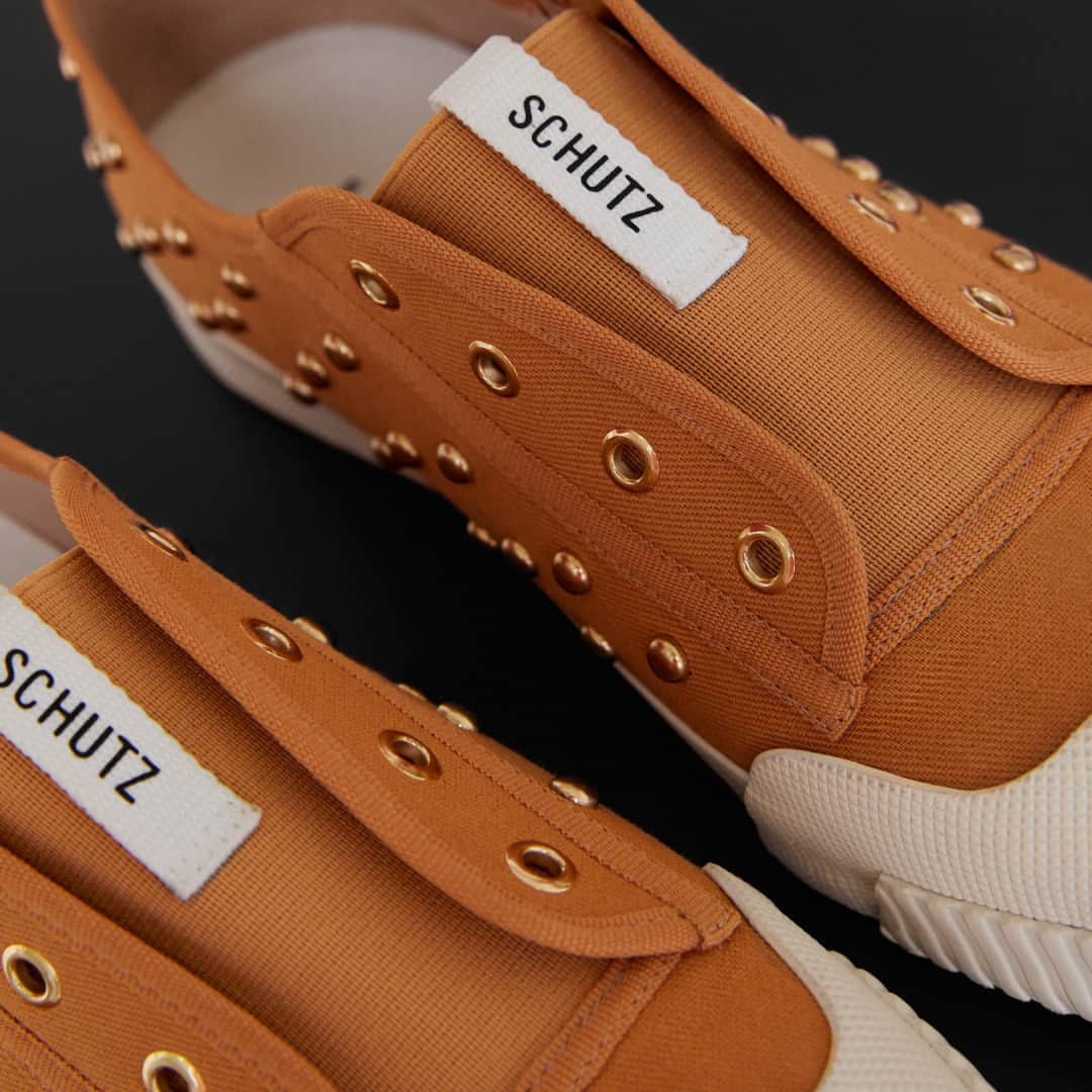 Schutzのインスタグラム：「CARAMEL CRUSH ❤️ #newin #schutzsmash」