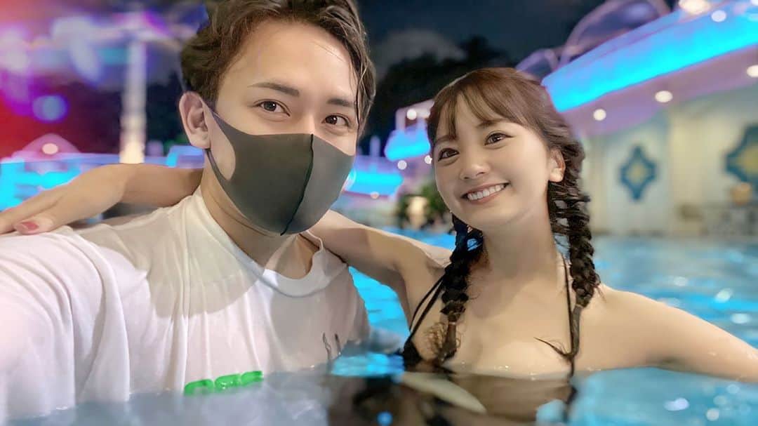 カブキンのインスタグラム：「夫婦チャンネルに ナイトプールの動画が公開されてます。  ニューオータニの宿泊者しかいなくて静かで良かった。  #婚活  #ニューオータニ #ナイトプール  #offwhite  #インスタのフォロワー増えたら脱ぎます  @shoko_hamada」