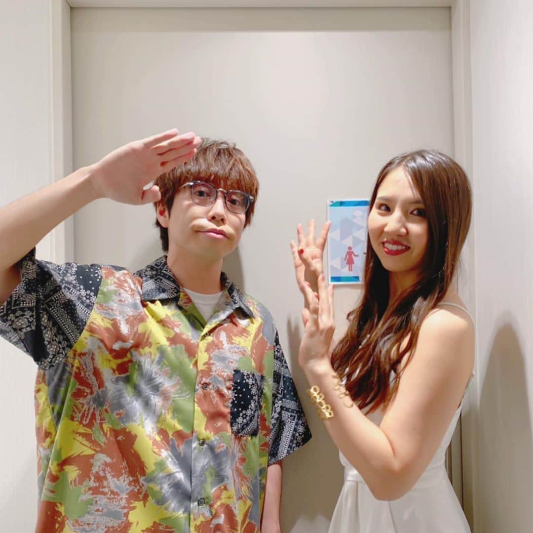 阿部真央のインスタグラム：「SWEET LOVE SHARE、観てくださった皆さんありがとうございました✨ みんなに喜んでもらえてとっても嬉しかったです🙋‍♀️  優さんのステージも素晴らしかったですね🎸🎶久々の対バン嬉しかった‼️  また早くみんなにライブ観てもらえますように🙏✨本当にありがとう♡  #ラブシェ #高橋優 #阿部真央」