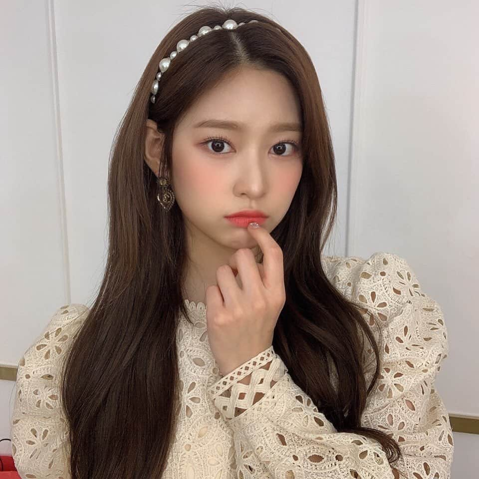 IZ*ONEさんのインスタグラム写真 - (IZ*ONEInstagram)「베이지베이지 ⠀ baby beige ⠀ #민주 #ミンジュ #IZONE #아이즈원 #アイズワン」8月29日 21時17分 - official_izone