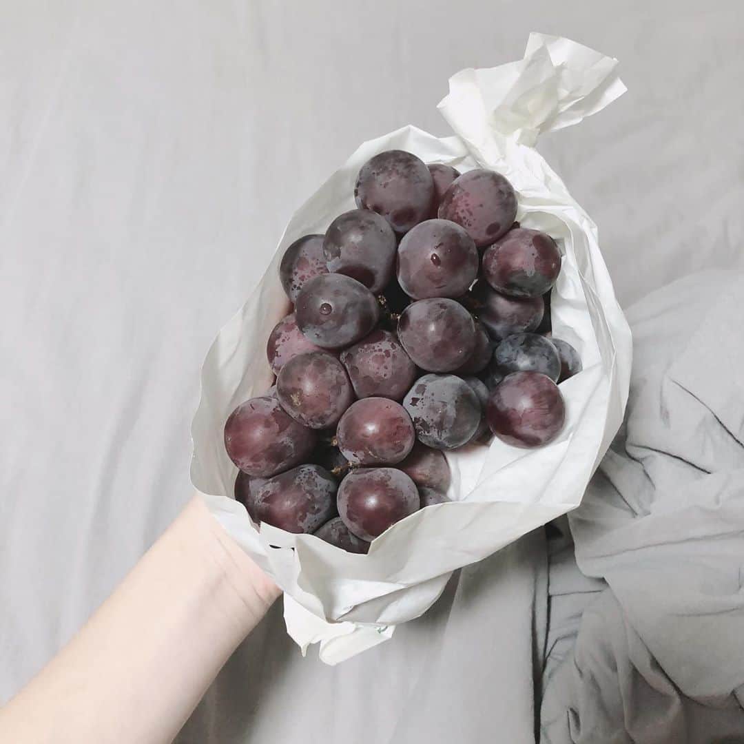 渡辺くるみのインスタグラム：「ぶどう🍇  #巨峰  #うまし  #🍇」