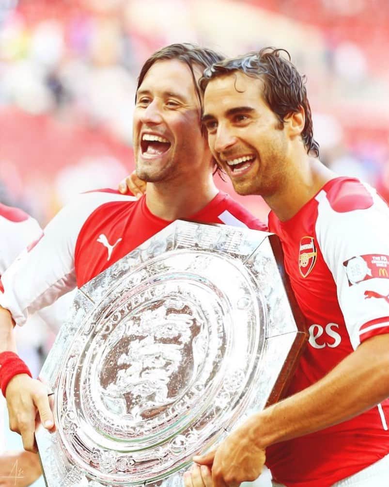 マチュー・フラミニのインスタグラム：「One of my favourite pictures with my close friend Tomáš; great memories at Wembley😁!  Good luck boys for the game today 🙏🏽💪🏽 Once a Gunner, always a Gunner... #arsenal #gunners #communityshield #premierleague #facup #wembley」