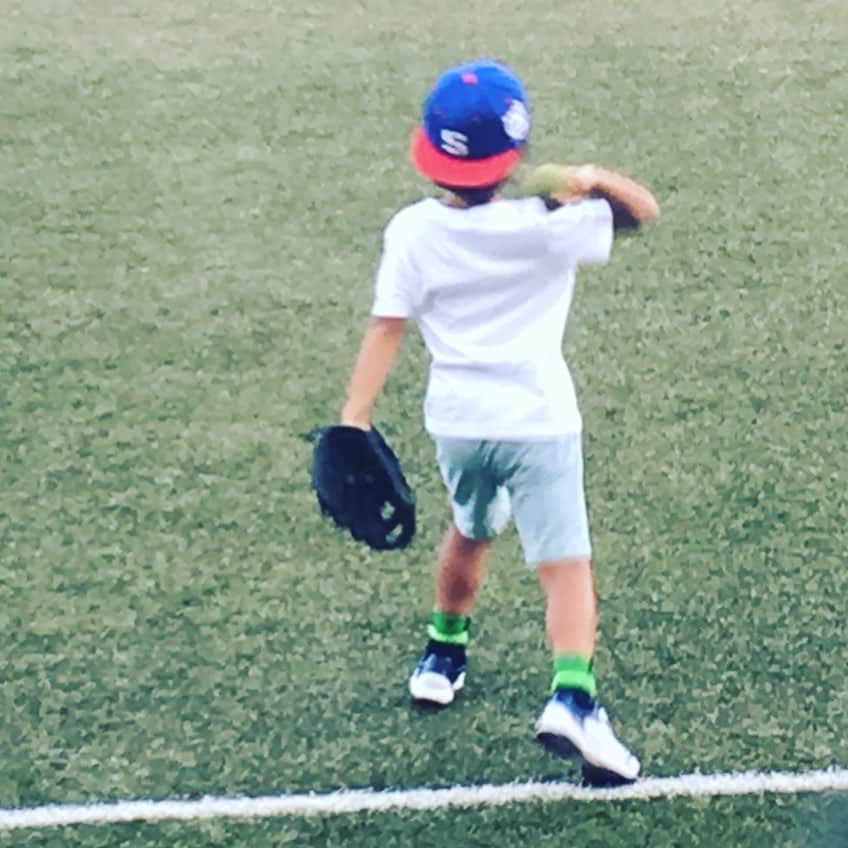 のインスタグラム：「息子は野球を始めました。 スカウトで先ずはソフトから。 ユニフォームもまだ来てません。 コロナでまだ自粛中です。  #スタート #papa #担当」