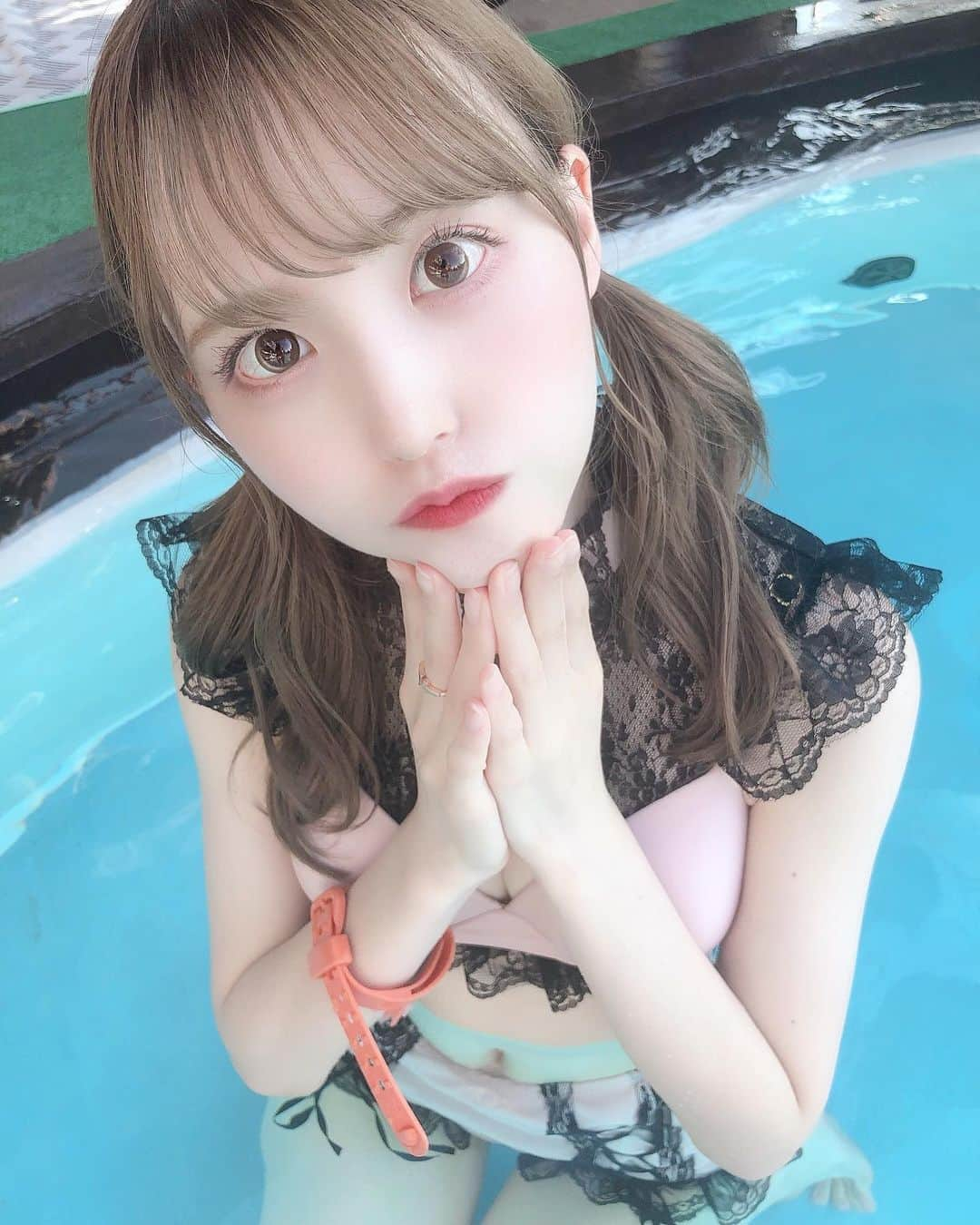 真城里帆さんのインスタグラム写真 - (真城里帆Instagram)「今年初プールだった🖤 . . . #水着 #サマーランド #サマーランドプール #swankiss #スワンキス #プール #ビキニ #ツインテール #ツインテールアレンジ #アッシュベージュ #アッシュカラー #アッシュブラウン #ツインテール女子」8月29日 21時39分 - riho_nonfic