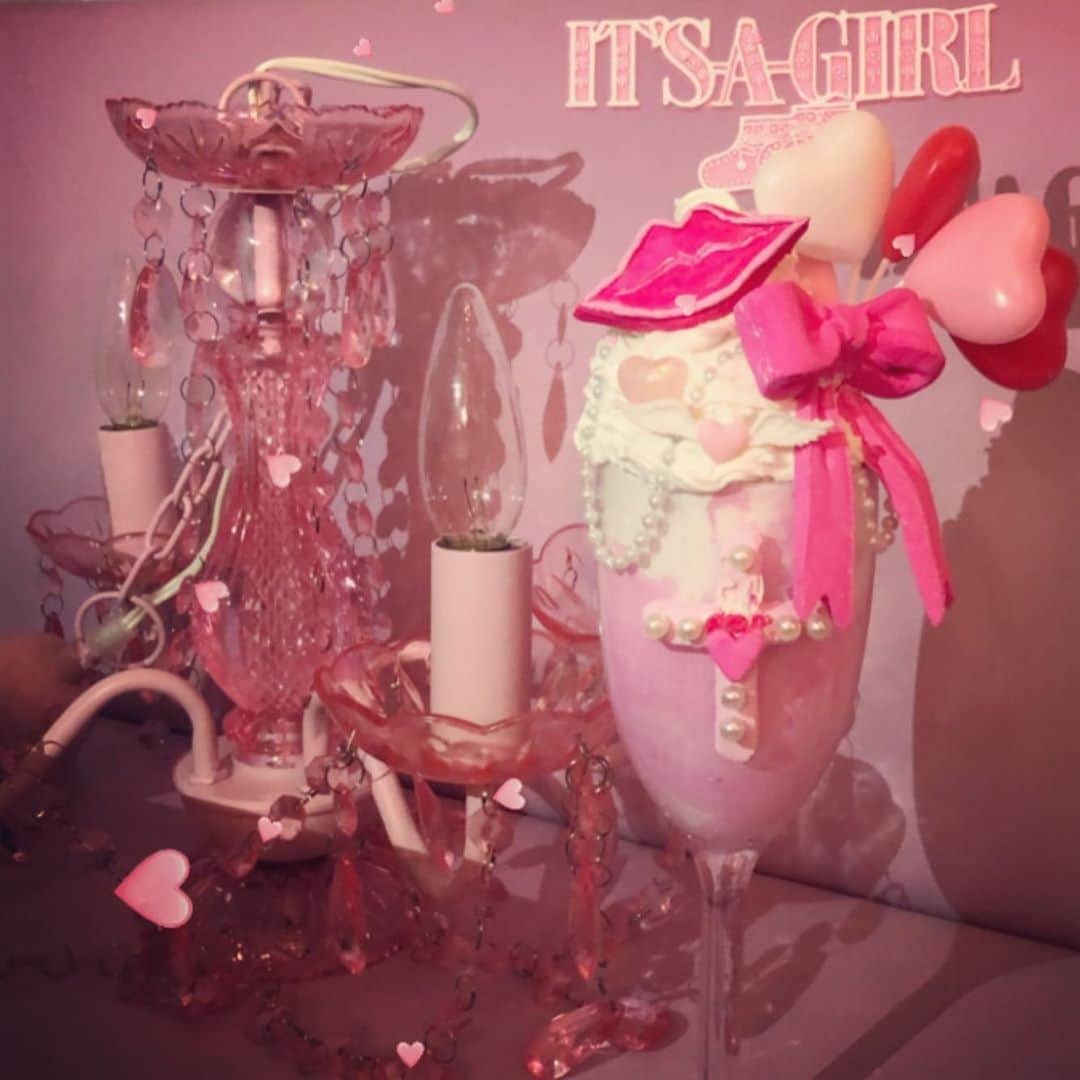 胡桃兎愛のインスタグラム：「The magic of cute🍨🎀 食べると太っちゃうパフェより可愛いくて太らないパフェがいいじゃない❤︎」
