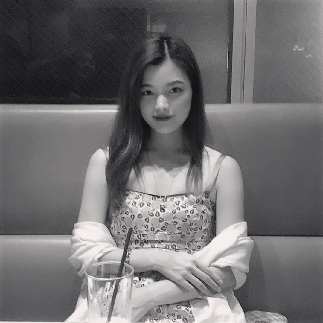 Laraのインスタグラム：「🎭 . うっすら定員さん🦙」