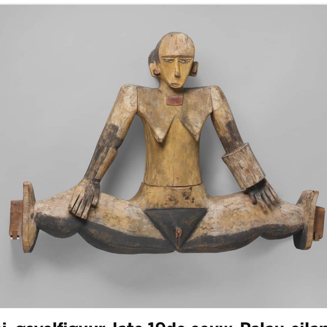 アムステルダム・タトゥー・ミュージアムのインスタグラム：「Wood carved lady from the kfront of the man boat house .with here tattoos#e#island yap#micronesia#」