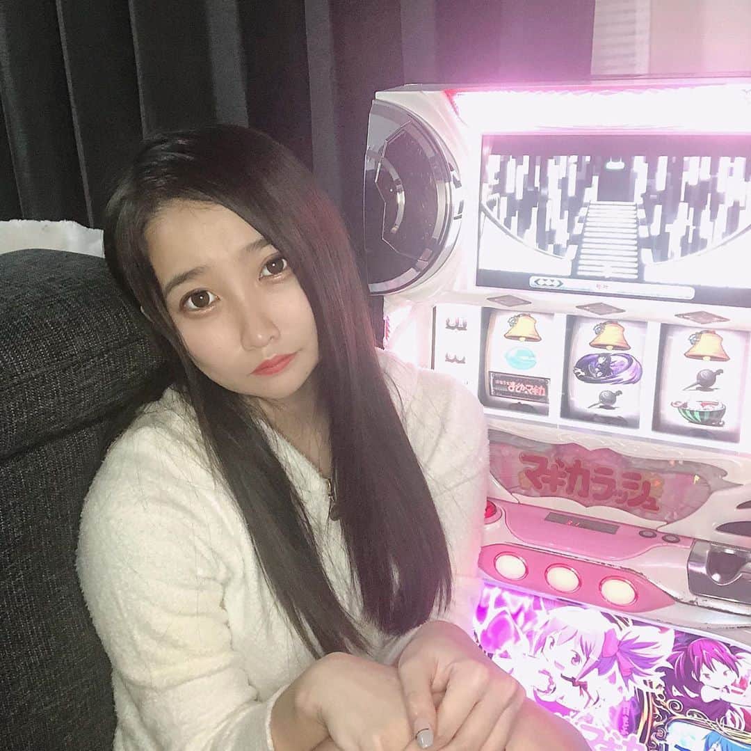 枢木あおいのインスタグラム：「お家にスロット置いてる女の子は嫌いですか？？  #家スロ #初まど #スロット #枢木あおい #魔法少女まどかマギカ  #脳汁 #出したい」