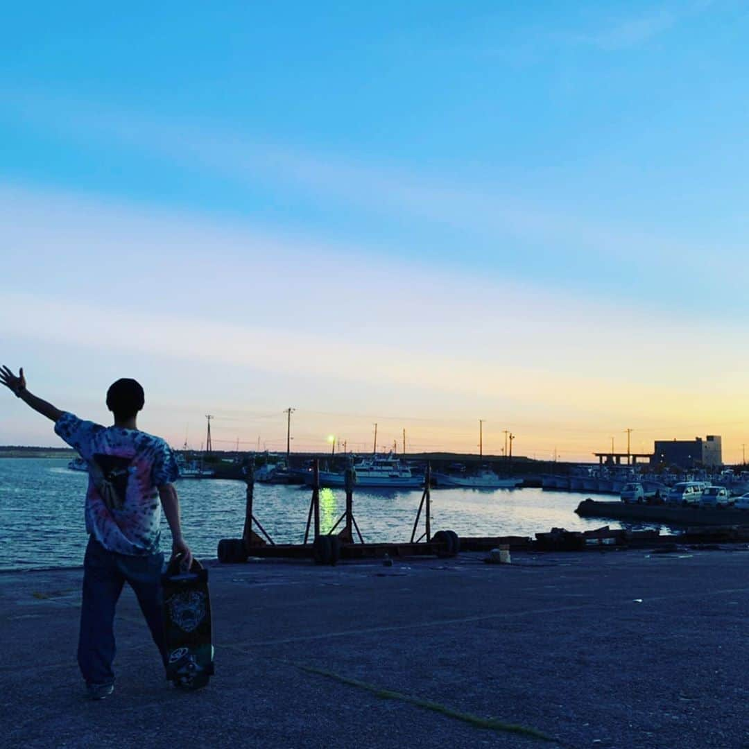 菅谷哲也さんのインスタグラム写真 - (菅谷哲也Instagram)「地元〜🤟 夕陽が凄く綺麗なのよ🌞 夏も終わりに近づいてきたなぁ、、👽」8月29日 21時49分 - tetsuyasugaya