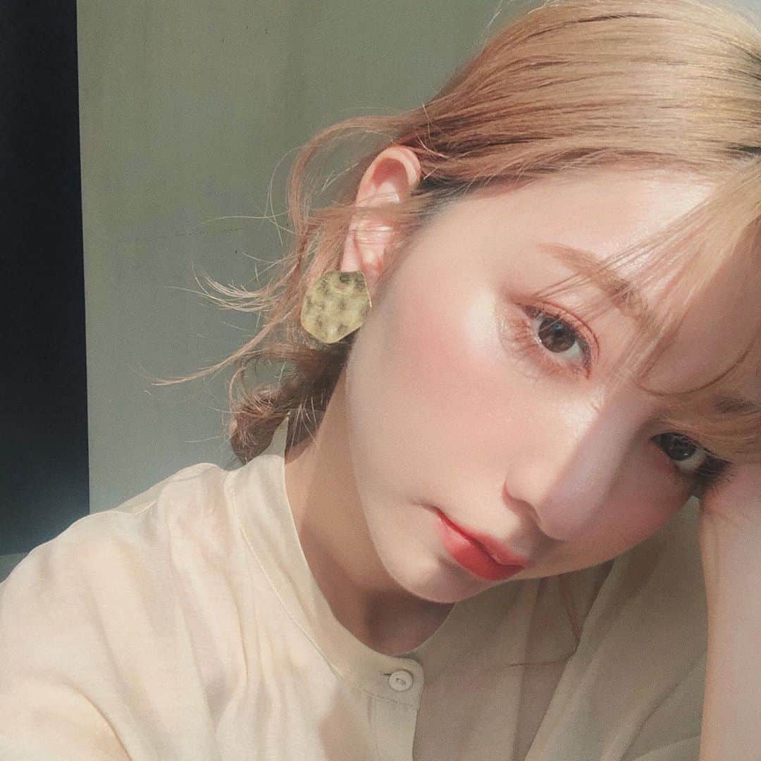 松尾 瞳のインスタグラム：「最近の写真なさすぎて またもや過去photo📷笑 . きょうは検診に行ってきました👶🏻 病院に辿り着くまでが妊婦に優しくない鬼の坂道で、 運動不足すぎるわたしは毎回死にそうになっております。 夜は少し涼しくなってきたけどお昼はまだ暑いね！🥺」