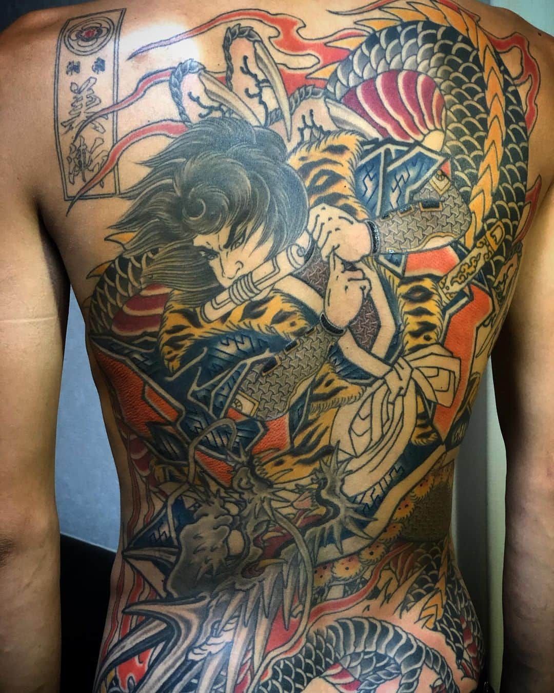彫師美漸のインスタグラム：「途中経過 ・ #美漸和彫り　#刺青 #彫師 #美漸 #彫師美漸 #海老名 #中目黒 #タトゥー #東京タトゥー #tokyo #tattoo #art #fashion #bizenart #bizen #문신　#Bizentattoo  #tattooer #tattooist #tattooartist #tattooart #tattooshop #japanesetattoo」