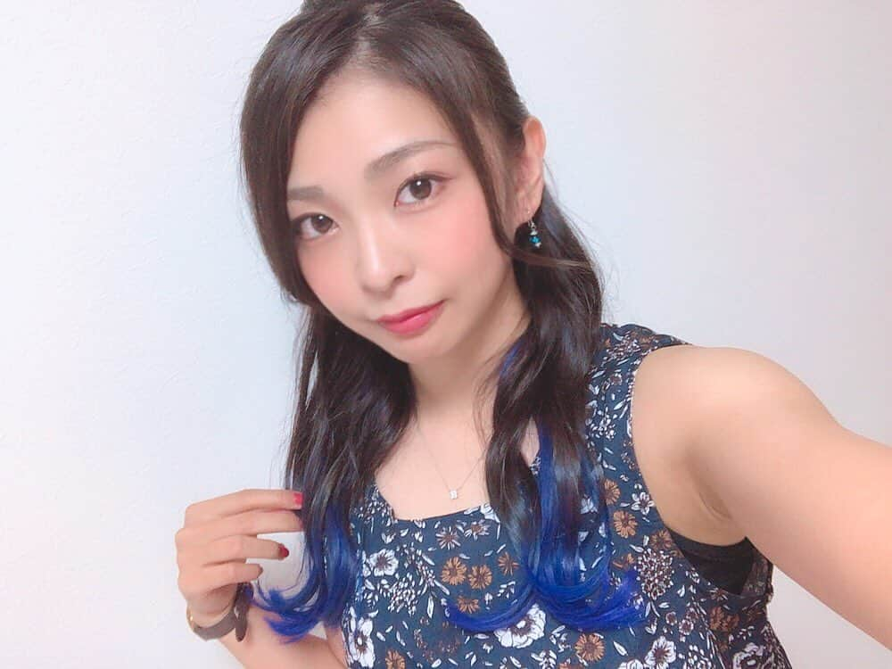 イチサキミキさんのインスタグラム写真 - (イチサキミキInstagram)「今日の髪型はハーフアップお団子でした🥰💙💜  、 、 LINEライブありがとうございました〜🥰アーカイブあるのでよかったら！ 、 来週の配信はいつも通り日曜日かなぁ〜💡よろしくねん✨✨ 、」8月29日 22時05分 - ichisaki_miki