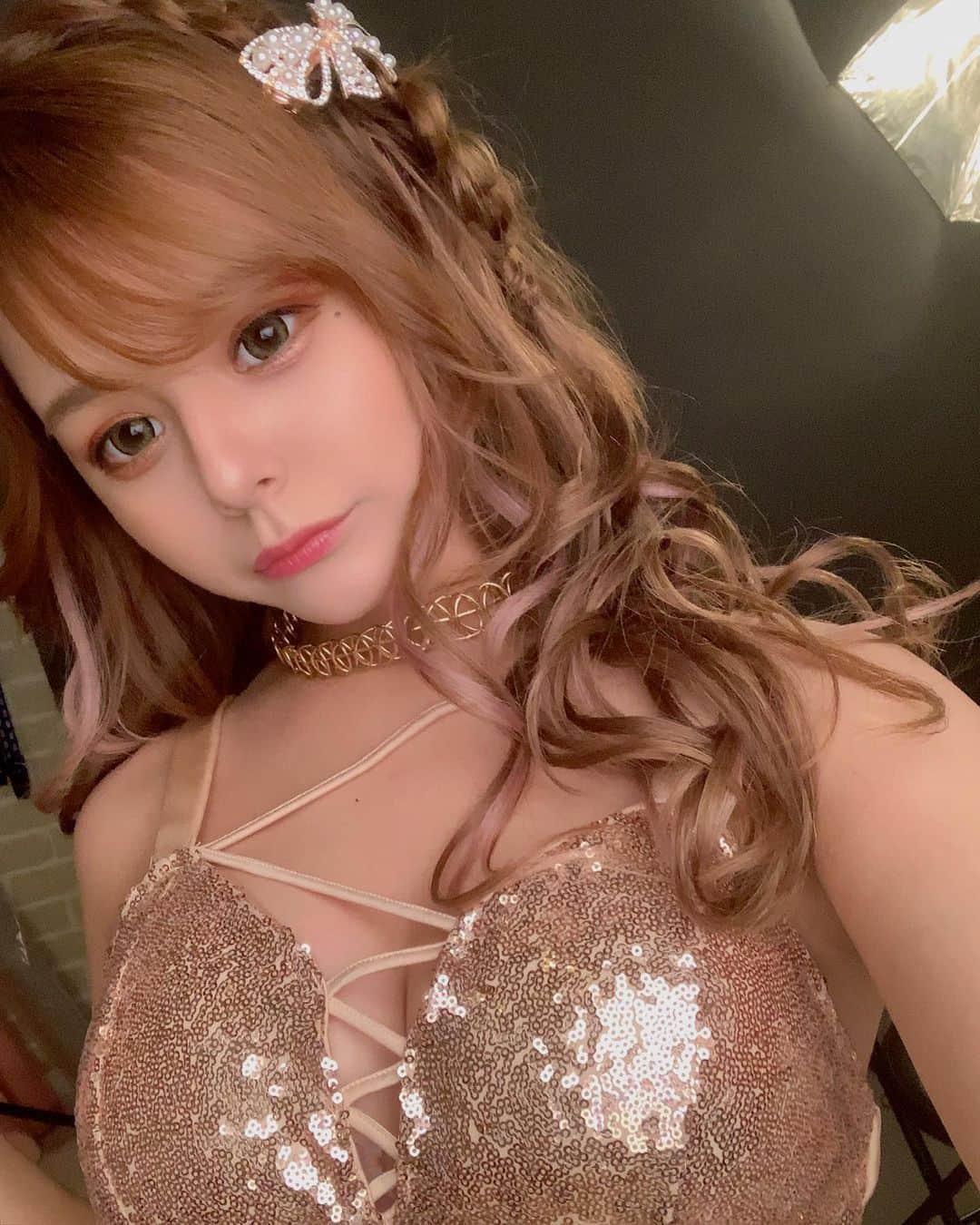 のインスタグラム：「周年撮影 👼🏻💛 10月は周年イベントだにょ😌 . . . #キャバ嬢 #キャバクラ #キャバドレス #歌舞伎町 #すすきの#ミナミ #中洲  #ダンサー  #ショーパブ  #プリティーウーマン #プリティーウーマンみあ」