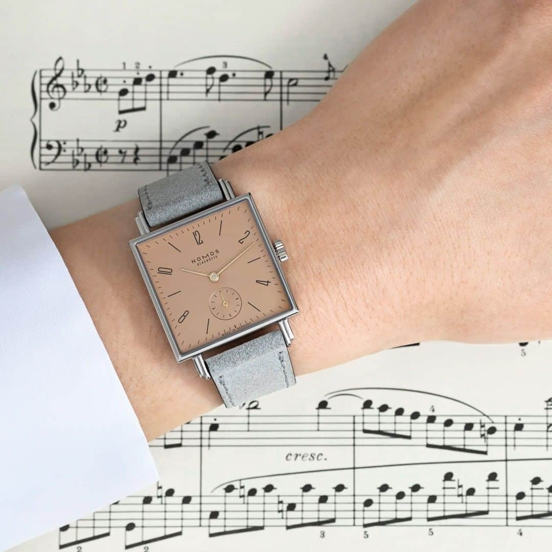 ノモスさんのインスタグラム写真 - (ノモスInstagram)「The name Tetra Divine Spark is inspired by the opening verse of the “Ode to Joy” from Beethoven’s 9th Symphony. And it brings a spark to the wrist: The dial of this hand-wound timepiece sets the tone with a shade of copper, against which the hands shine in gold.  #nomos #glashütte #tetra #tetrasymphony #divinespark #odetojoy #immortalbeloved #fidelio #timepiece #newrelease」8月29日 22時10分 - nomos_glashuette