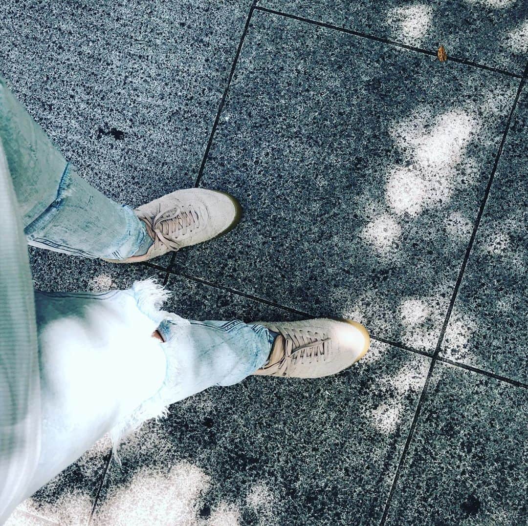 土井ケイトのインスタグラム：「出会いに感謝。絆に。愛に。大好きなお母さんへ。兵庫県立芸術文化センター。水さんと出会えたこと。大貫さんとの出会い。きえさんとの再会。そしてこの作品との出会い。there is always the end. Truly thankful to let me be part of this amazing project. Going home to Tokyo now.」