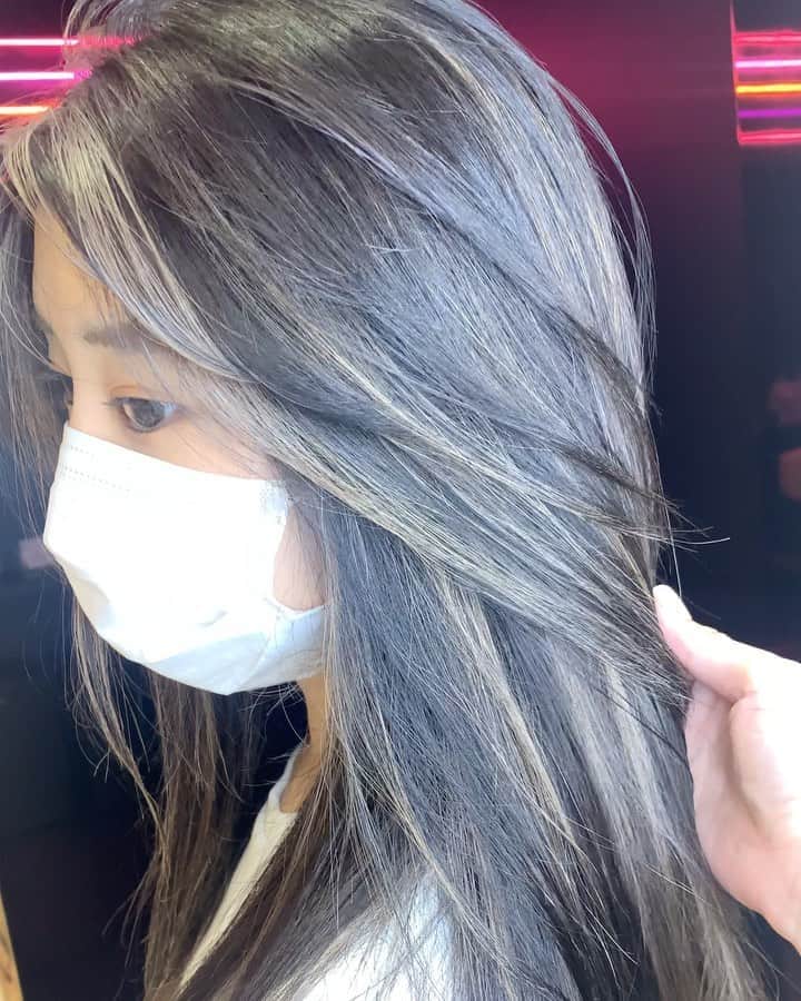 原涼香のインスタグラム：「𝐒𝐩𝐞𝐜𝐢𝐚𝐥 𝐡𝐢𝐠𝐡𝐥𝐢𝐠𝐡𝐭 大胆にたーっぷり入れたハイライト🦋🤍 ㅤㅤㅤㅤㅤㅤㅤㅤㅤㅤㅤㅤㅤ」