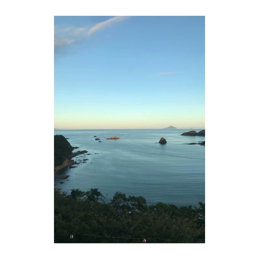 ジュリアン デイヴィッドのインスタグラム：「Eye candy, first time in Shimoda, ocean view.」