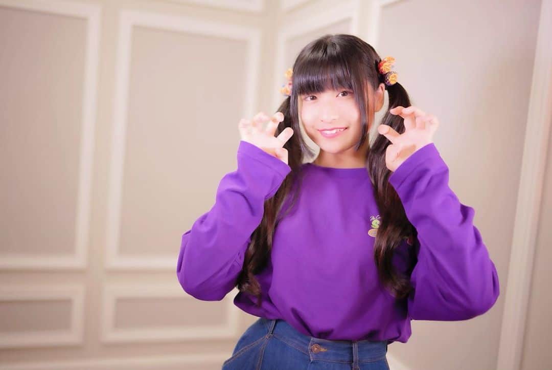 りりりのインスタグラム：「甘いお菓子もポテトチップスもせんべいも全部大好きです(ダイエット中)  🍭🍩🍡🧁🍬🍮🍫🍪🍭🍰 🍩🍡🧁🍬🍪🍭🍧🍫🧁🍡  🍭チュッパチャップス🍭 ツインテにくっ付けてたヨ🥳  ▽撮影▽ @gakkosound さん  動画たくさん見てね♡♡♡  明日は #りりパラ ❣️❣️ 頑張ります⁽⁽ଘ( ˙꒳​˙ )ଓ⁾⁾ ・ ・ ・ #りりり #踊ってみた #sweetsparade  #お菓子 #美味しい #なんでなん #食べてる時幸せ #なんでなん」