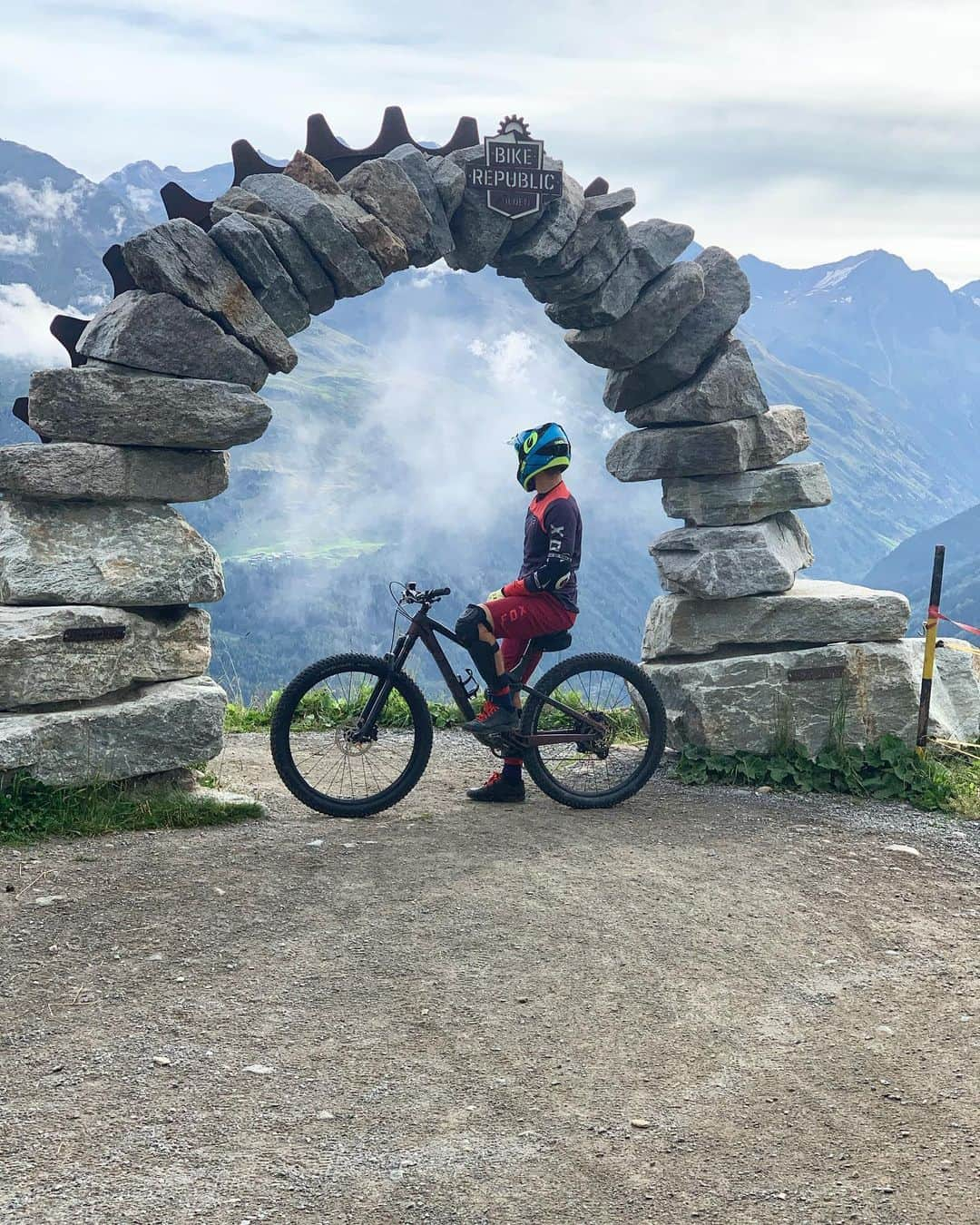 ルーベン・ブロマールトのインスタグラム：「About last weekend 🤙 @bikerepublic.soelden @radsport.heckmair  #trekbikes」