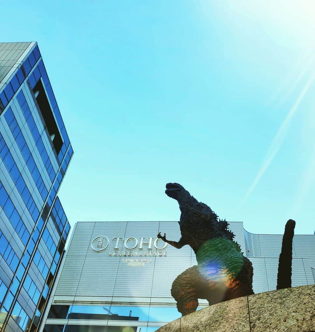 市川笑野さんのインスタグラム写真 - (市川笑野Instagram)「日比谷のゴジラ #godzilla #ginza #japan #ゴジラ」8月29日 22時20分 - emino.i