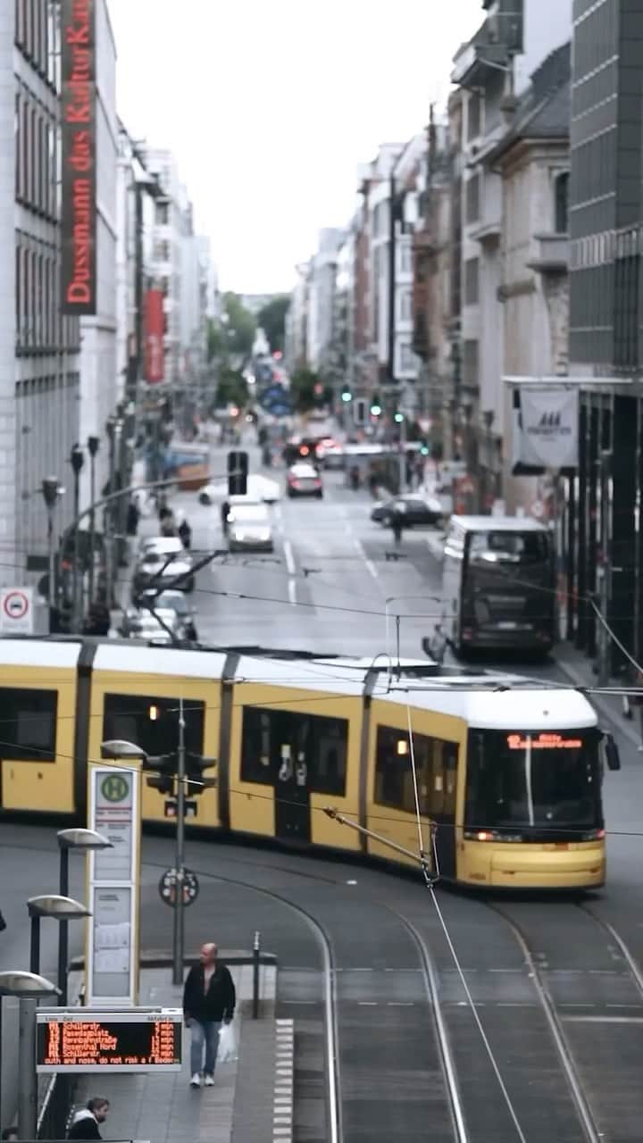 Thomas Kakarekoのインスタグラム：「Berlin Traffic #berlin #photography #timelapse #lensculture #citykillerz #voyaged #visit_berlin」