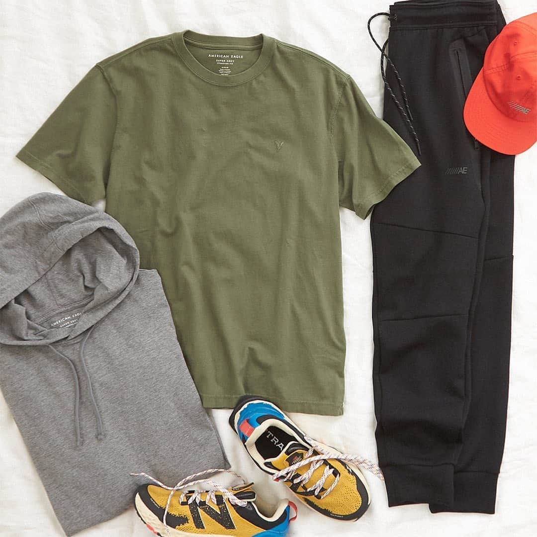 American Eagleさんのインスタグラム写真 - (American EagleInstagram)「Saturdays are for chilling... and we’ve got you covered. Whether you’re catching up on school work, binging shows or going on a virtual date, joggers and jeans are the perfect pick」8月30日 4時00分 - americaneagle