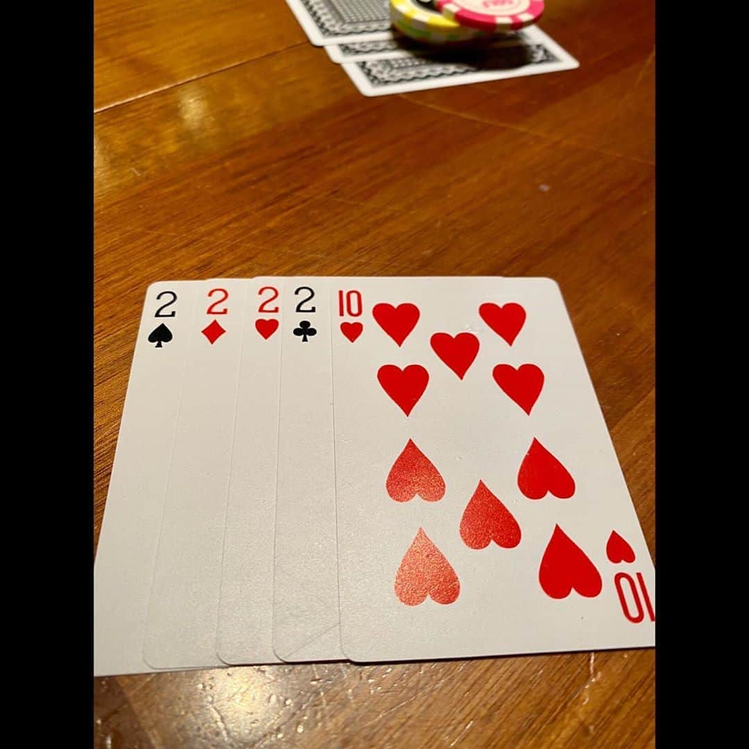 木村拓哉さんのインスタグラム写真 - (木村拓哉Instagram)「﻿ ﻿ 「家で、ポーカー‼︎😅﻿ ﻿ 4Cardに感激‼︎」﻿ ﻿ STAY SAFE‼︎﻿ ﻿ 拓哉﻿ #木村拓哉#TakuyaKimura」8月29日 22時48分 - takuya.kimura_tak