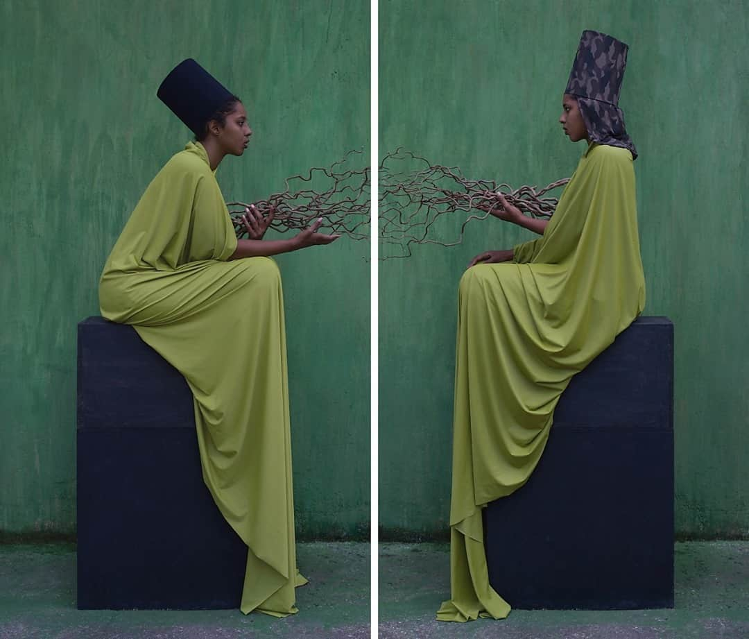 ライカさんのインスタグラム写真 - (ライカInstagram)「#LOBA Shortlist #6 - Maïmouna Guerresi  The Italian-Senegalese multimedia artist, Maïmouna Guerresi (@maimounaguerresi), combines feminine spirituality with the symbolism of the Touba tree in her colorful series, 'Beyond the Border – A Journey to Touba.' Her motifs contrast tradition with the modern world in everyday life, keeping a special focus on Senegal. Tap the link in our bio to learn more.  #LeicaCamera #Leica #🔴📷」8月29日 23時00分 - leica_camera